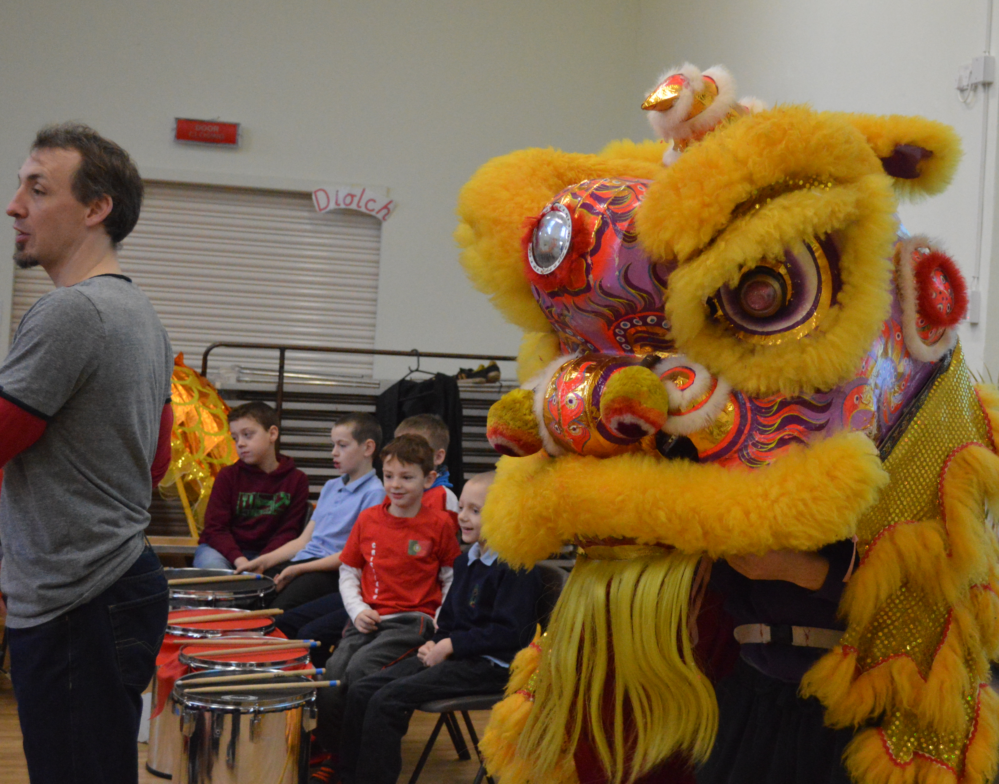 Blywyddn Newydd Tsieniaidd - Colin and Chinese Lion